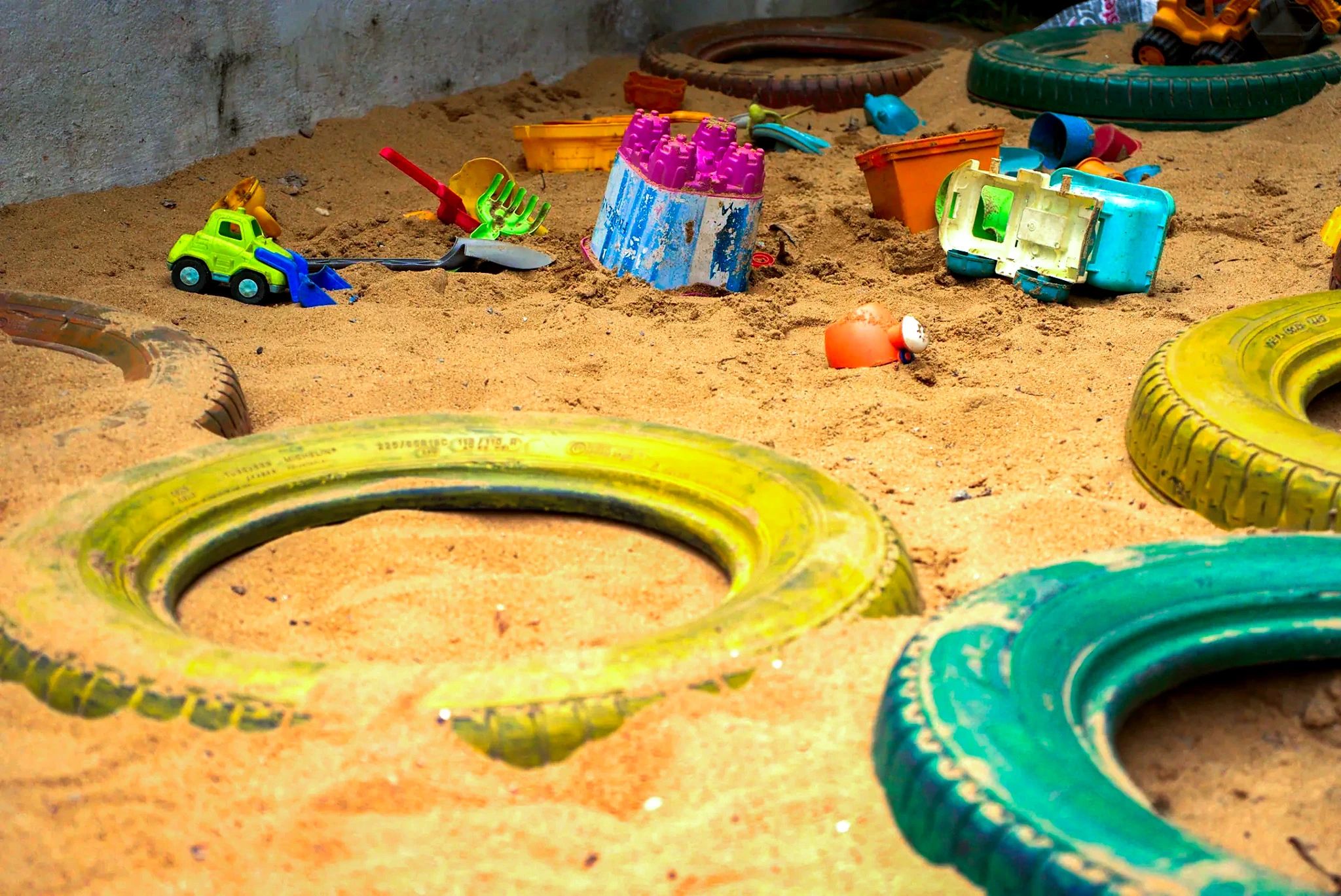 Le bac à sable et ses jouets
