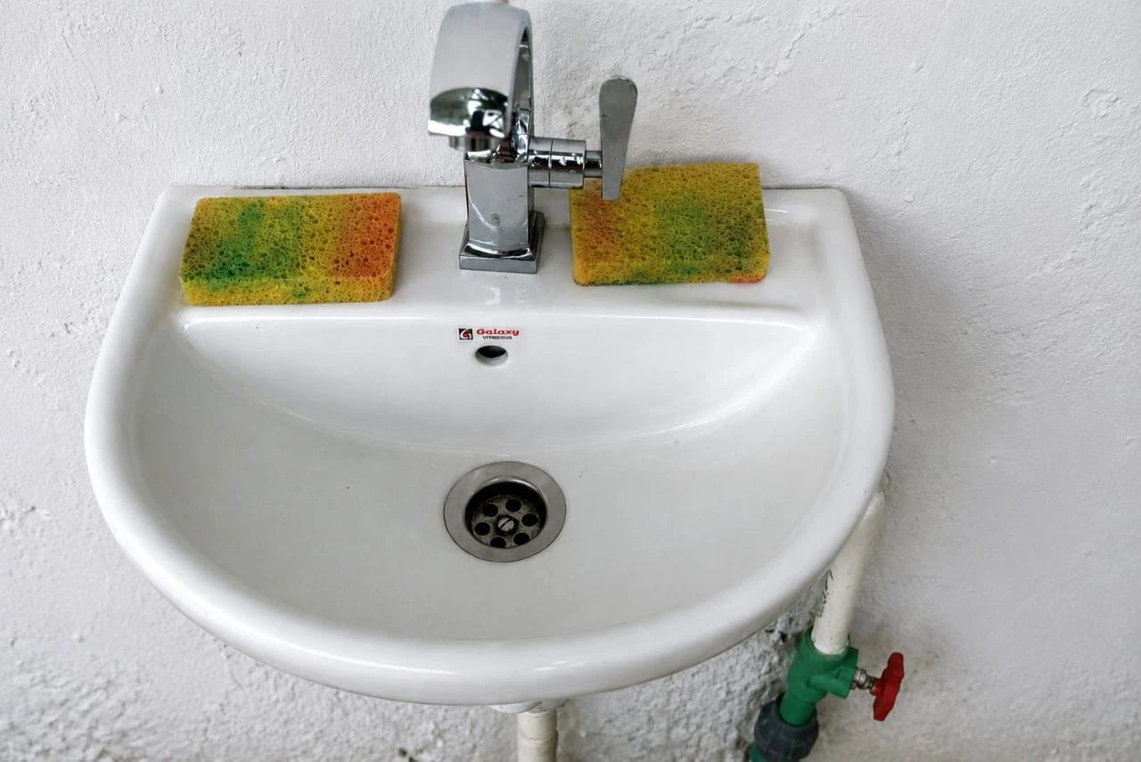 Le lavabo, à la hauteur des enfants