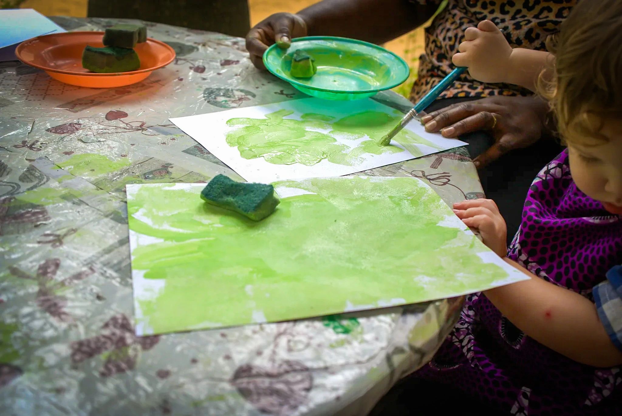 La table de peinture, à l’extérieur